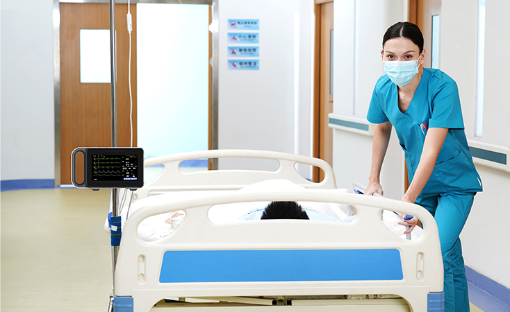 Patient monitor for first aid Patient monitor for first aid